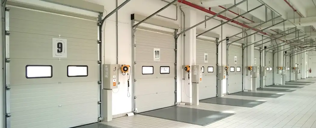Hydraulic sectional doors — Warehouses & Distribution